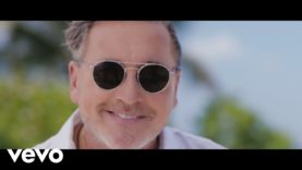 Ricardo Montaner ft. Farruko – Vasito de Agua (Official Video)