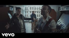 Río Roma, Andy Rivera – Mitad Mentira, Mitad Verdad (Official Video)