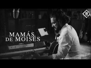 Ricardo Arjona – Mamás de Moises (Official Video)