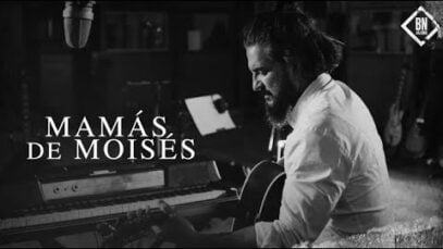 Ricardo Arjona – Mamás de Moises (Official Video)