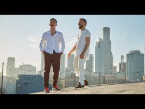 Noel Schajris x Guaynaa – Entre Las Nubes (Video Oficial)