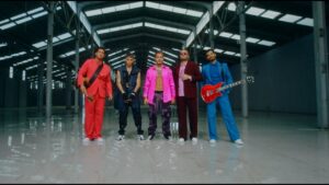 Llane, Reik & KHEA – Alcancía (Video Oficial)