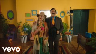 Carlos Vives, Katie James – En La Selva (Official Video)