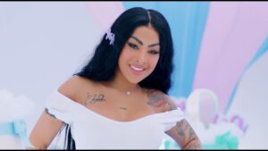 Yailin La Mas Viral – Mia