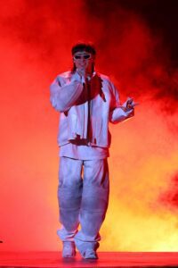 PESO PLUMA EL MAYOR GANADOR DE LA NOCHE EN LOS PREMIOS BILLBOARD