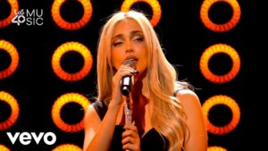 Ana Mena – Carita Triste (Los 40 Music Awards)