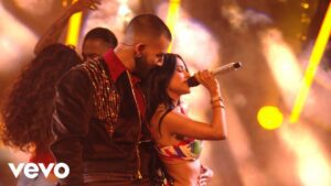 Becky G y Manuel Turizo – Qué Haces (AMA Performance)