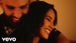 Becky G y Manuel Turizo – ¿Qué haces?