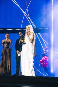 ELENA ROSE ES GANADORA COMO “MEJOR ARTISTA POP” Y “COMPOSITORA DEL AÑO”