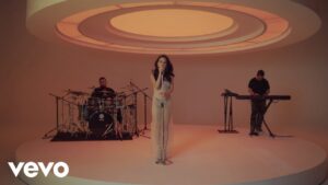 Danna Paola – AMANECER (Live Performance)