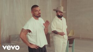 Ricky Martin y Carín León – A Medio Vivir