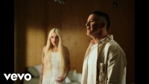 Alejandro Sanz y Elena Rose – Rimowa