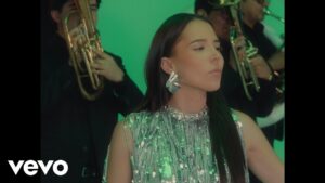 Majo Aguilar – A Través Del Vaso